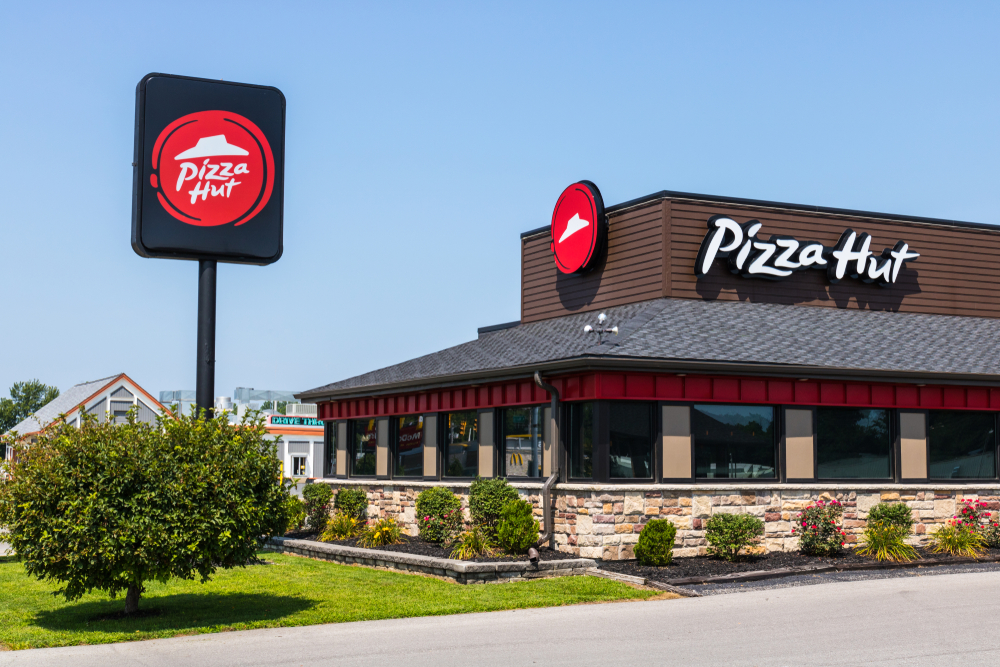 Сеть Pizza Hut запустила продажу веганской пиццы с «пепперони»