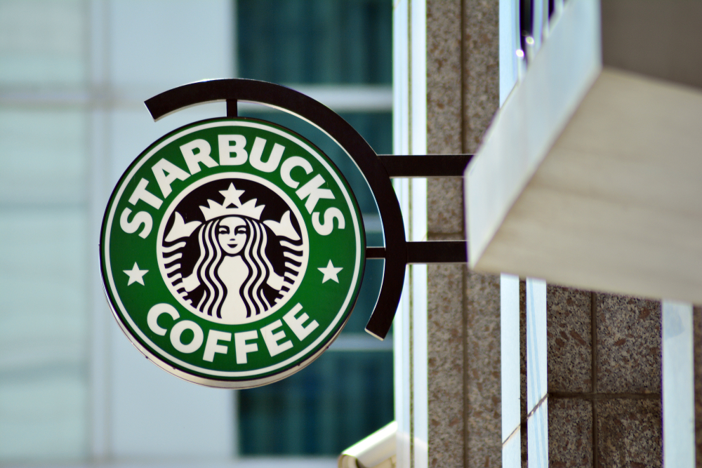 Starbucks включит в свое меню больше веганских опций и откажется от одноразового пластика