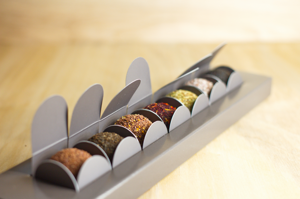 Дикий Шоколад - набор натуральных конфет ручной работы.